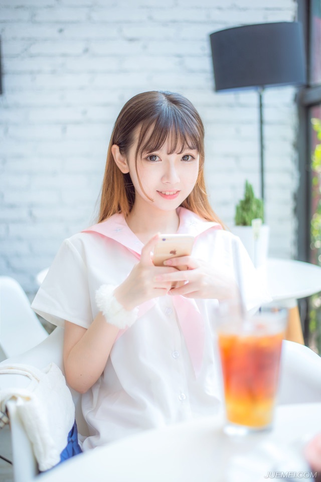 “呃……小事，我去解释一下。”孟达拍了拍脑袋，暗怪庞统怎么没把这人拴牢，原本准备等事情结束之后，再私底下说明，现在看来，必须赶快说清楚才行，否则天知道最后会闹出什么篓子。
